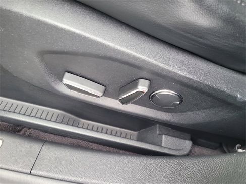 Used 2017 Ford Edge Titanium image 18