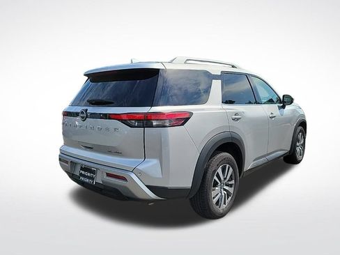 Used 2025 Nissan Pathfinder SL AWD/4WD image 4