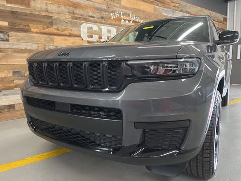 Used 2023 Jeep Grand Cherokee L Laredo image 8