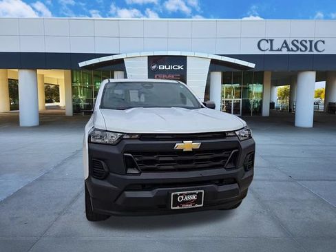 Used 2024 Chevrolet Colorado W/T RWD image 2