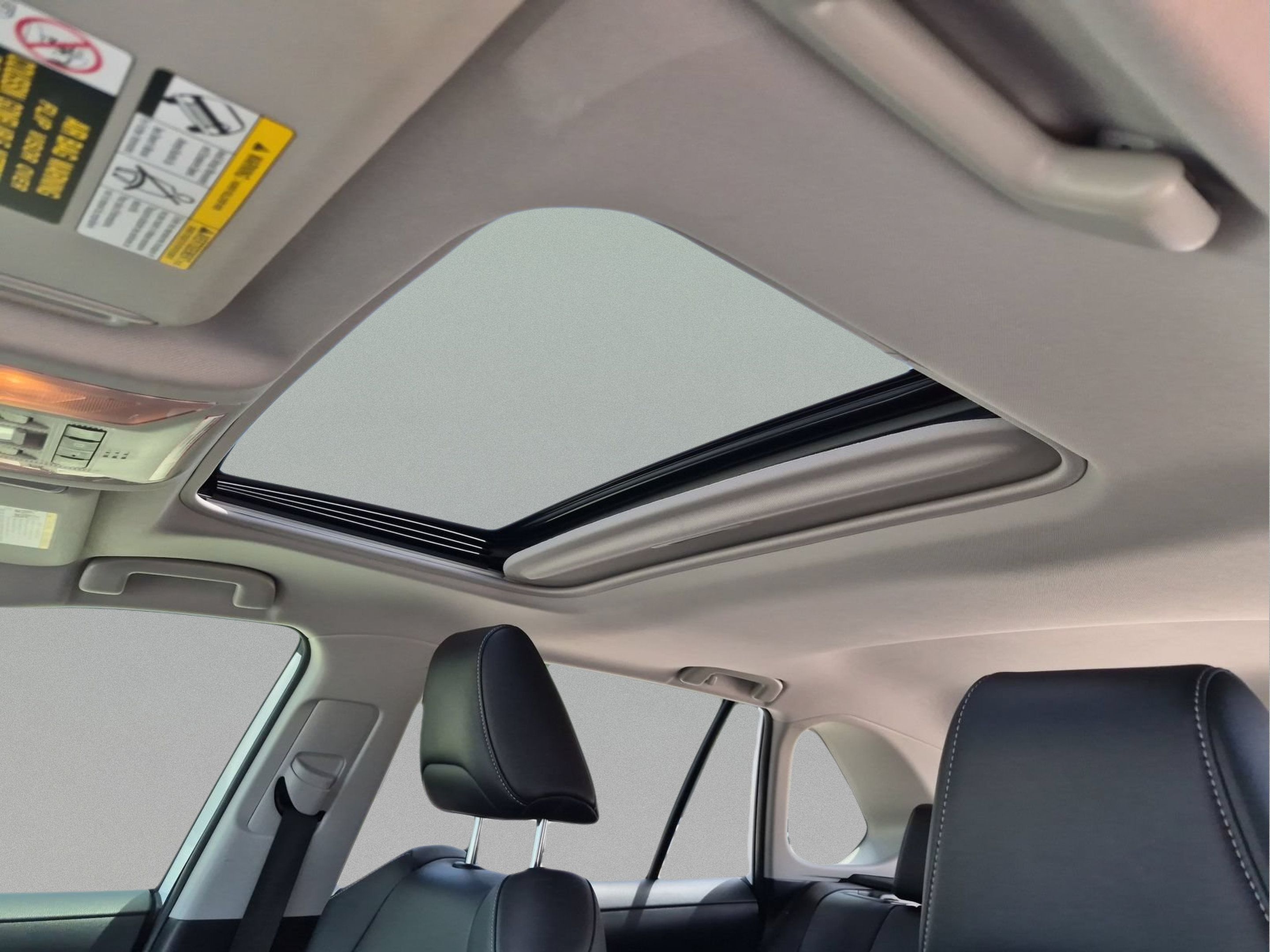 Used 2019 Toyota RAV4 XLE Premium FWD image 28