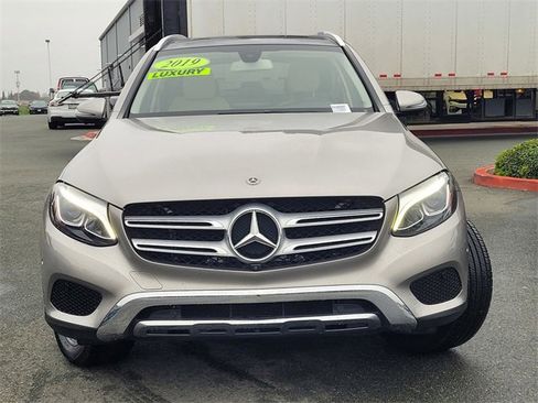 Used 2019 Mercedes-Benz GLC 300 4MATIC image 2