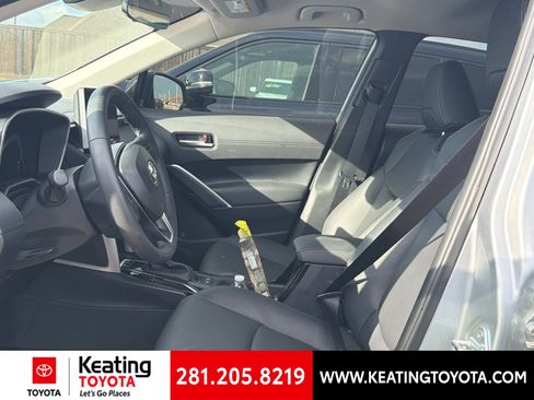 Used 2025 Toyota Corolla Cross XLE FWD image 10