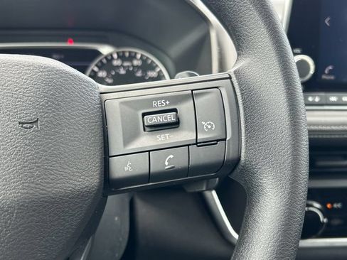 Used 2025 Nissan Rogue S AWD/4WD image 34
