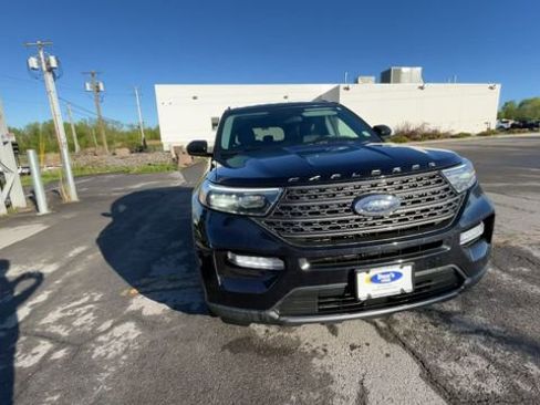 Used 2022 Ford Explorer XLT w/ Equipment Group 202A AWD/4WD image 3