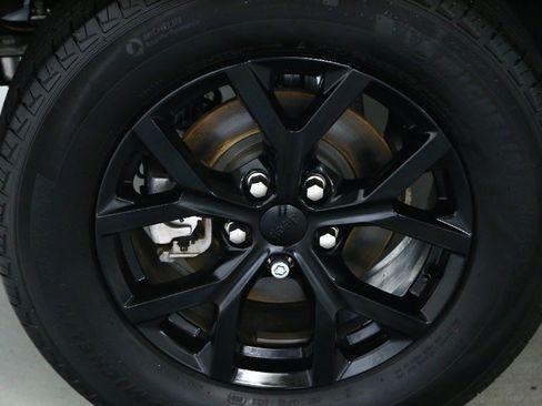 Used 2025 Jeep Grand Cherokee Altitude image 12