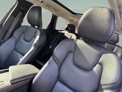 Used 2018 Volvo XC60 T5 Momentum w/ Protection Package Premier image 16