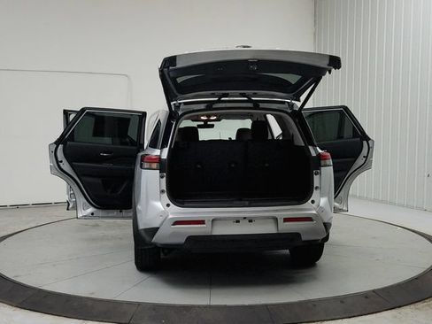 Used 2025 Nissan Pathfinder SL FWD image 15