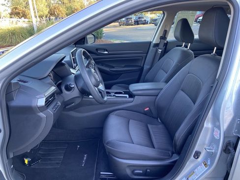 Used 2024 Nissan Altima 2.5 SV image 33