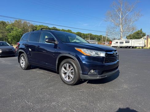 Used 2014 Toyota Highlander Plus AWD/4WD image 4