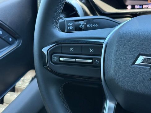 Used 2024 Chevrolet Colorado ZR2 w/ Technology Package AWD/4WD image 19