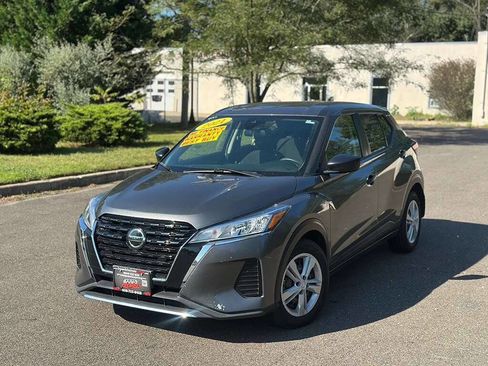 Used 2021 Nissan Kicks S image 2