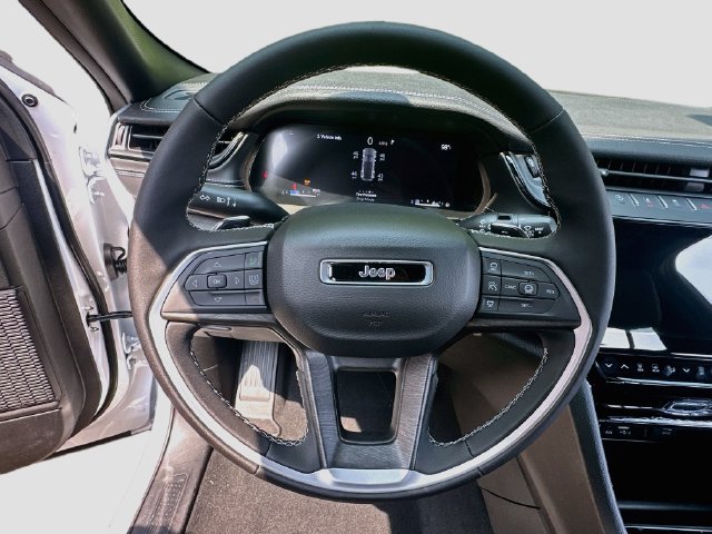 New 2026 Jeep Grand Cherokee Limited w/ Limited Altitude Package AWD/4WD image 11