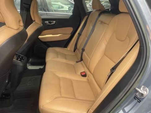 Used 2023 Volvo XC60 B5 Ultimate w/ Climate Package FWD image 5