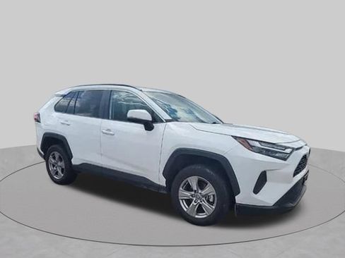 Used 2025 Toyota RAV4 XLE AWD/4WD image 2