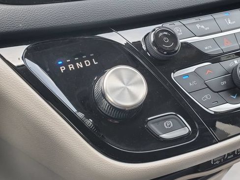 Used 2023 Chrysler Pacifica Touring-L FWD image 23
