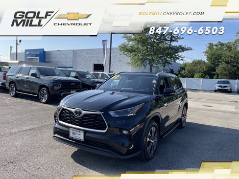 Used 2022 Toyota Highlander XLE FWD image 1