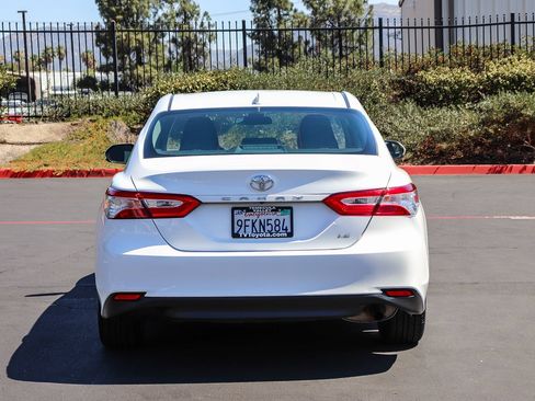 Used 2020 Toyota Camry LE FWD image 6