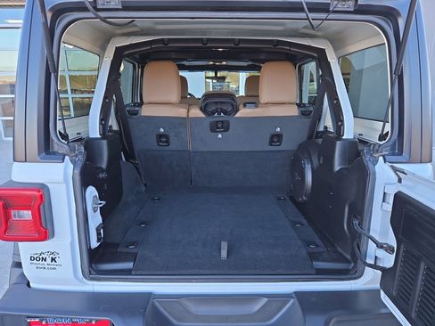 Used 2022 Jeep Wrangler Unlimited Rubicon w/ LED Lighting Group image 27