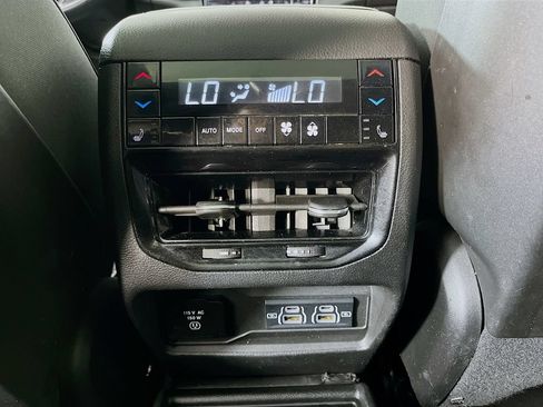 Used 2021 Jeep Grand Cherokee L Overland w/ Luxury Tech Group IV AWD/4WD image 36