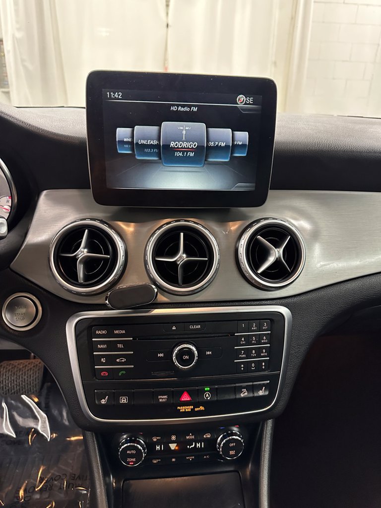Used 2017 Mercedes-Benz GLA 250 4MATIC image 19