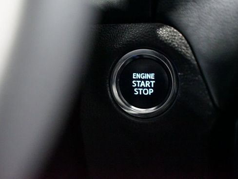 Used 2020 Toyota RAV4 XLE image 22