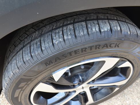 Used 2024 Chevrolet Trax RS FWD image 17