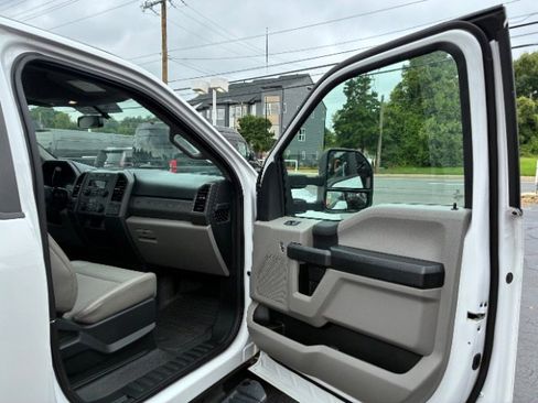 Used 2019 Ford F250 XL w/ Power Equipment Group image 11