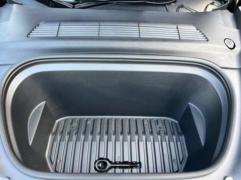 Used 2023 Tesla Model Y 2WD image 19