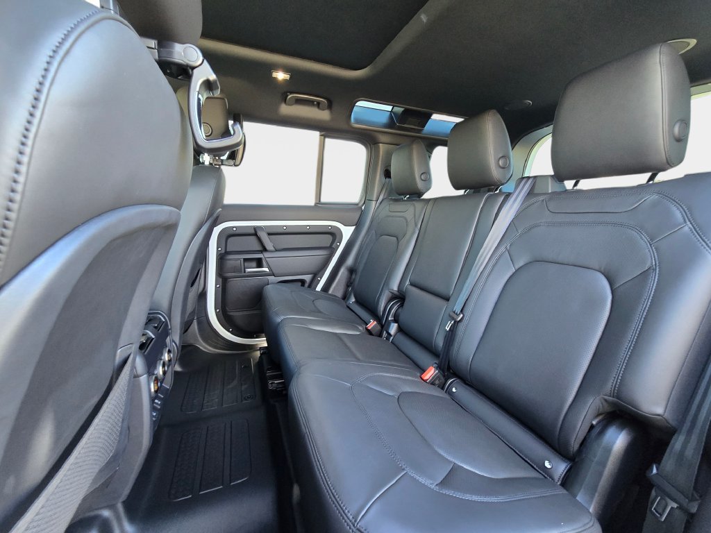 New 2026 Land Rover Defender 110 X-Dynamic SE AWD/4WD image 14