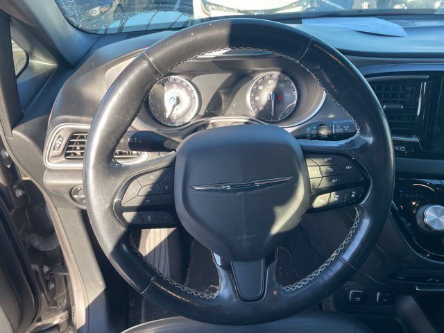 Used 2019 Chrysler Pacifica Touring-L Plus w/ Advanced Safetytec Group FWD image 10
