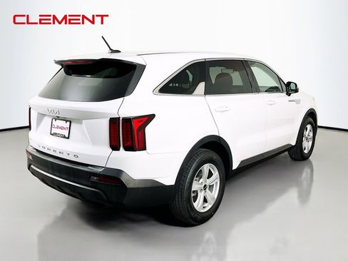 Used 2022 Kia Sorento LX FWD image 7