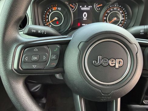 Used 2026 Jeep Wrangler Sport AWD/4WD image 17