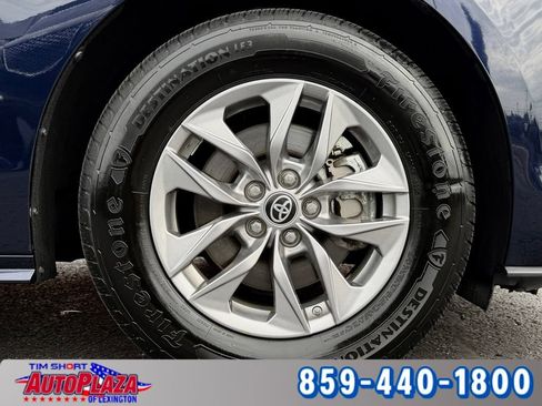 Used 2024 Toyota Sienna XLE FWD image 6