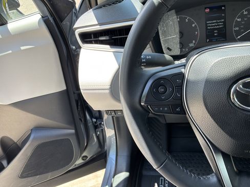 Used 2025 Toyota Corolla Cross LE FWD image 19