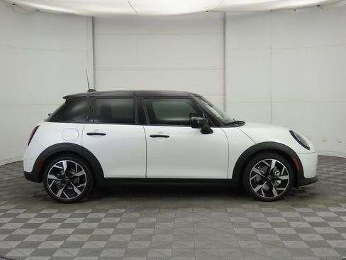 Used 2026 MINI Cooper 4-Door Hardtop image 4