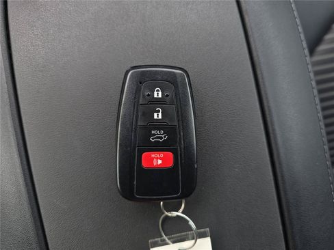 Used 2023 Toyota Highlander XSE AWD/4WD image 28