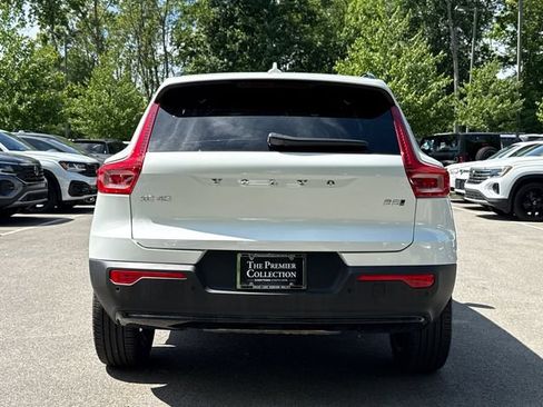 Used 2025 Volvo XC40 B5 Plus AWD/4WD image 9