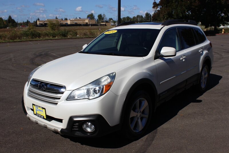 Used 2014 Subaru Outback 2.5i Limited w/ Moonroof Package AWD/4WD image 2