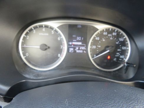 Used 2020 Nissan Kicks S image 39