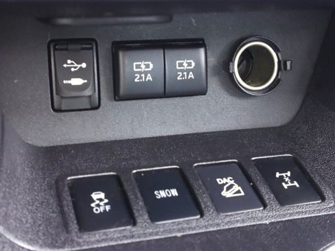 Used 2018 Toyota Highlander XLE AWD/4WD image 23