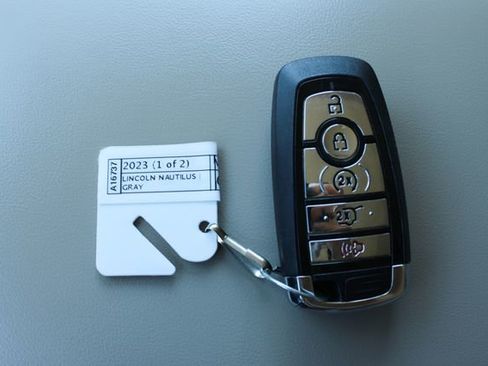 Used 2023 Lincoln Nautilus Reserve w/ Monochromatic Package AWD/4WD image 31