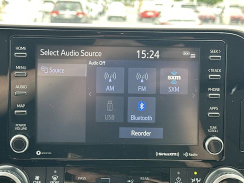 Used 2022 Toyota Highlander LE AWD/4WD image 23