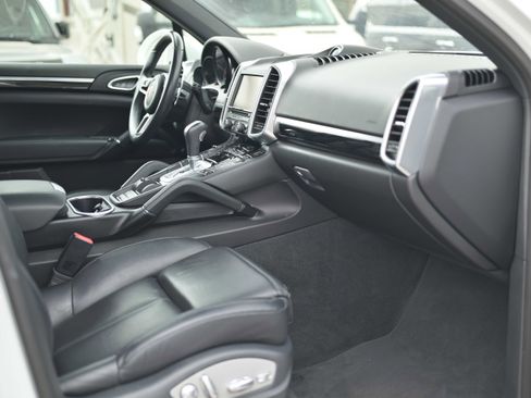 Used 2016 Porsche Cayenne image 12