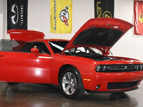 Used 2020 Dodge Challenger SXT image 89