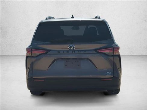 Used 2021 Toyota Sienna XLE w/ XLE Plus Package image 6