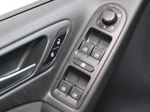 Used 2014 Volkswagen Golf 2.5L image 7