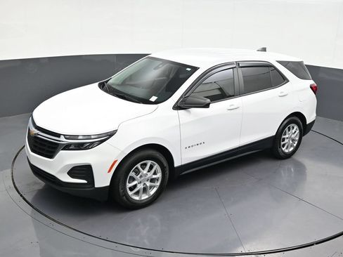 Used 2024 Chevrolet Equinox LS FWD image 17
