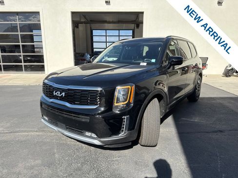 Used 2022 Kia Telluride SX w/ SX Prestige Package AWD/4WD image 3