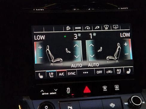 Used 2021 Audi e-tron Prestige w/ Prestige Package image 19